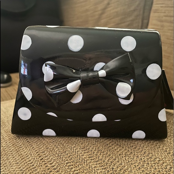 Patent leather small clutch. Just fab. - Picture 2 of 5